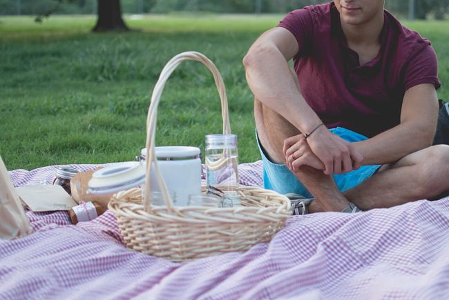 Genitore ce sta facendo un picnic