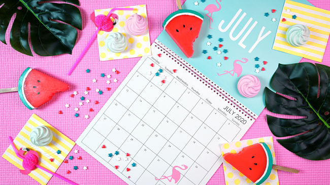 Calendario estivo per ricordare la data, l'orario e il luogo della festa in piscina