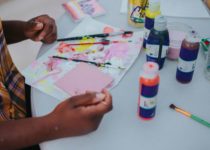 laboratorio di riciclaggio per bambini in stile art attack