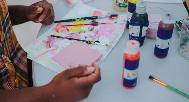 laboratorio di riciclaggio per bambini in stile art attack