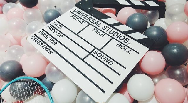 compleanno al cinema - ciak su palloncini colorati