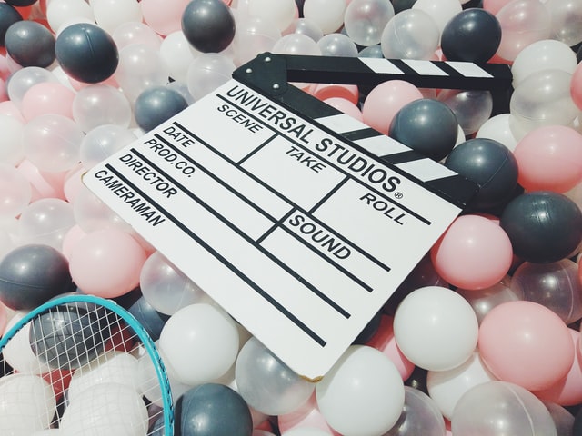 ciak del cinema su palloncini colorati
