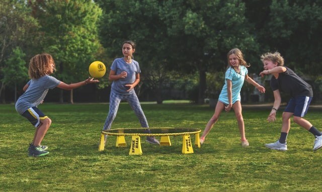 Giochi in palestra per feste di bambini